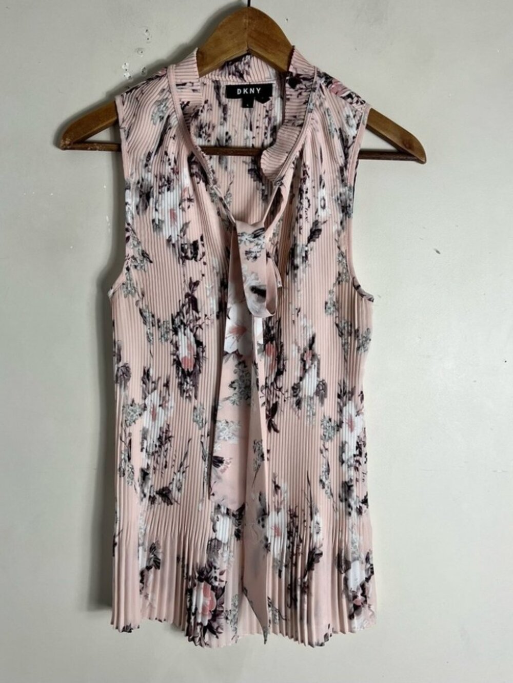 DKNY Women's Pink Floral Pleated Sleeveless Top Blouse Size Large Neck Tie